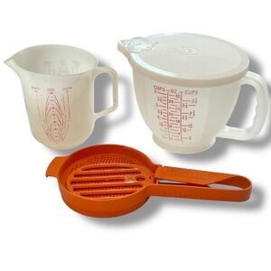 VTG Tupperware Mix-N-Stor 4 Cup & 2 Cup Measuring Cup & Orange Flour Sifter B-4